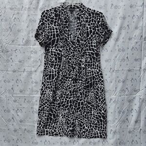 EnFocus Black and white giraffe print dress with short sleeves and V-neckline